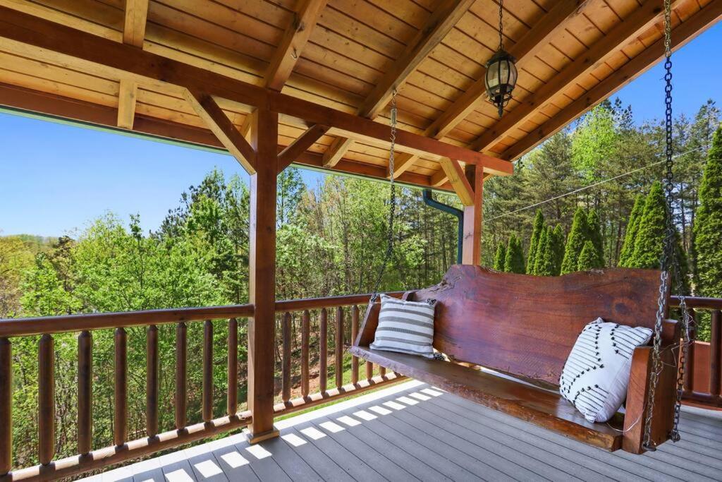 Sky High Lodge By Bk Stays. Large Cabin. Amazing Views. Game Room. Jacuzzi. Six Bedrooms. Sleeps 12 Blue Ridge Bagian luar foto