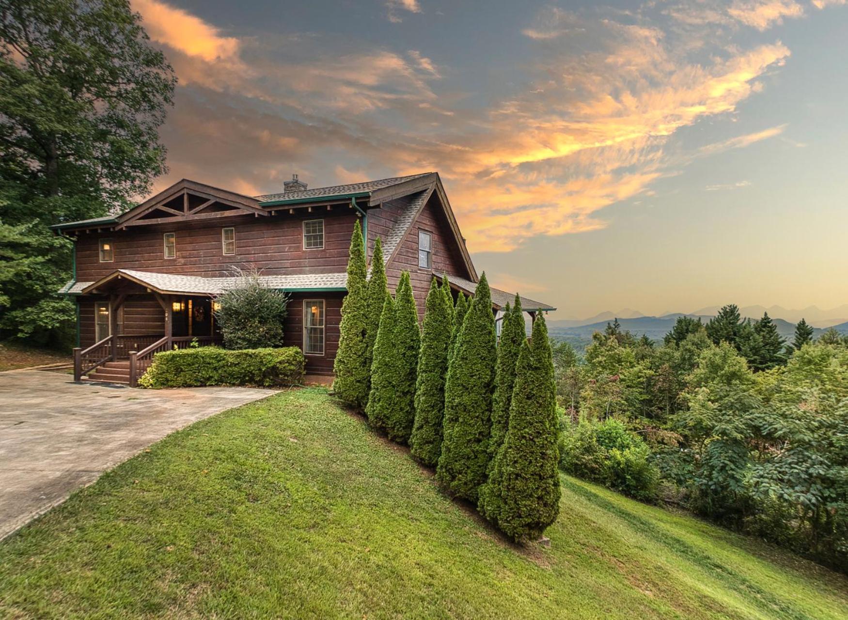Sky High Lodge By Bk Stays. Large Cabin. Amazing Views. Game Room. Jacuzzi. Six Bedrooms. Sleeps 12 Blue Ridge Bagian luar foto
